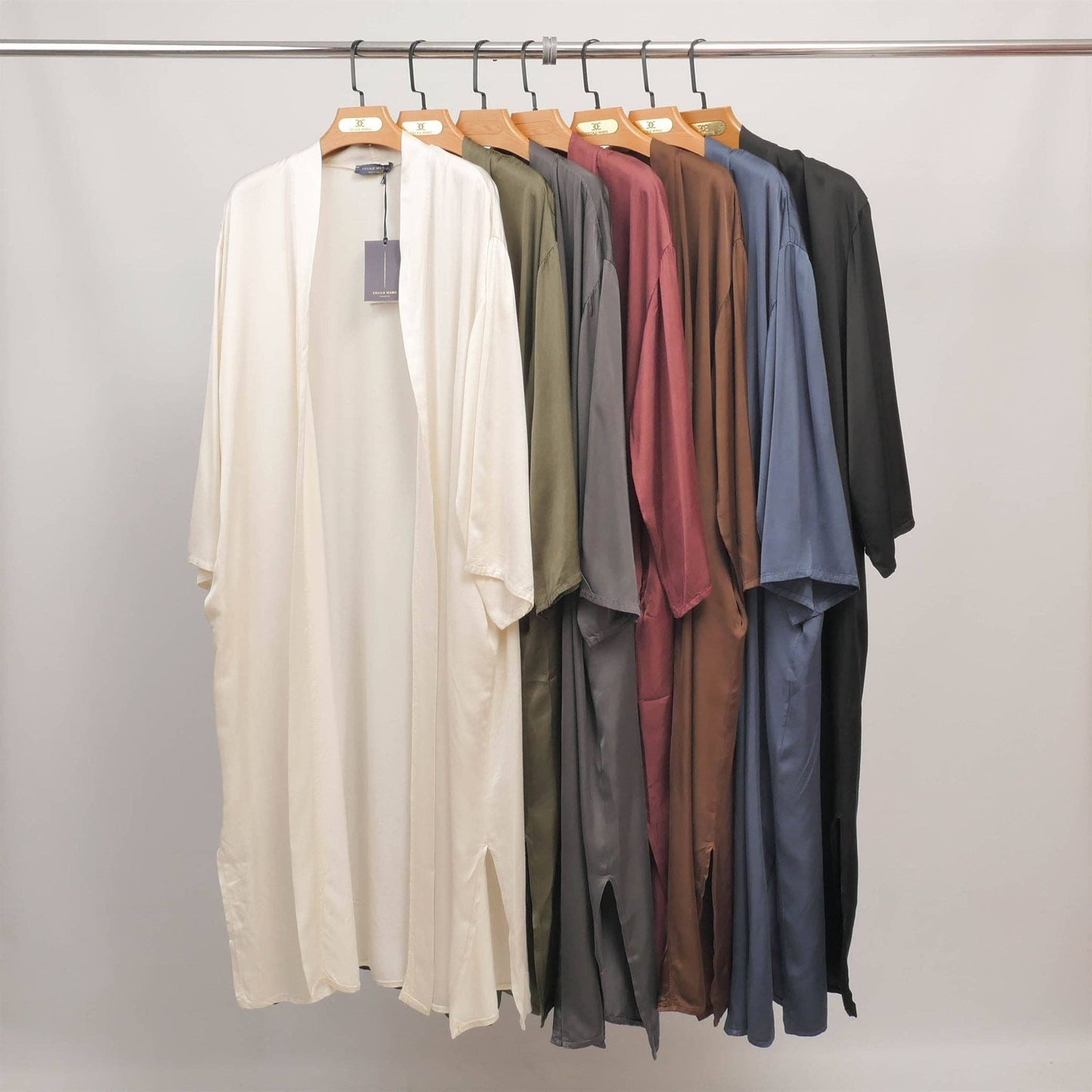 Lång flytande kimono i satin färg Rost