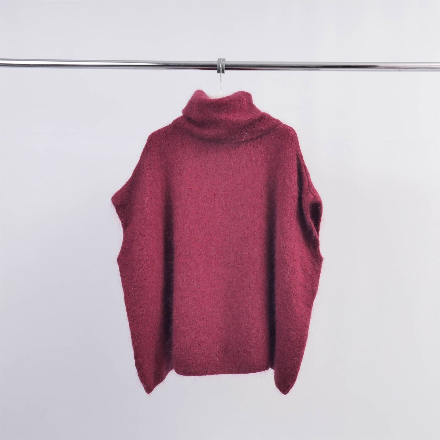 Överdimensionerad poncho med polokrage i mjuk stickning MCL23100: Offwhite